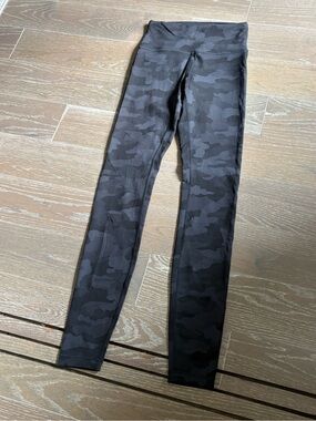 Like New! Lululemon Wunder Train Legging in Camo size 6 TALL